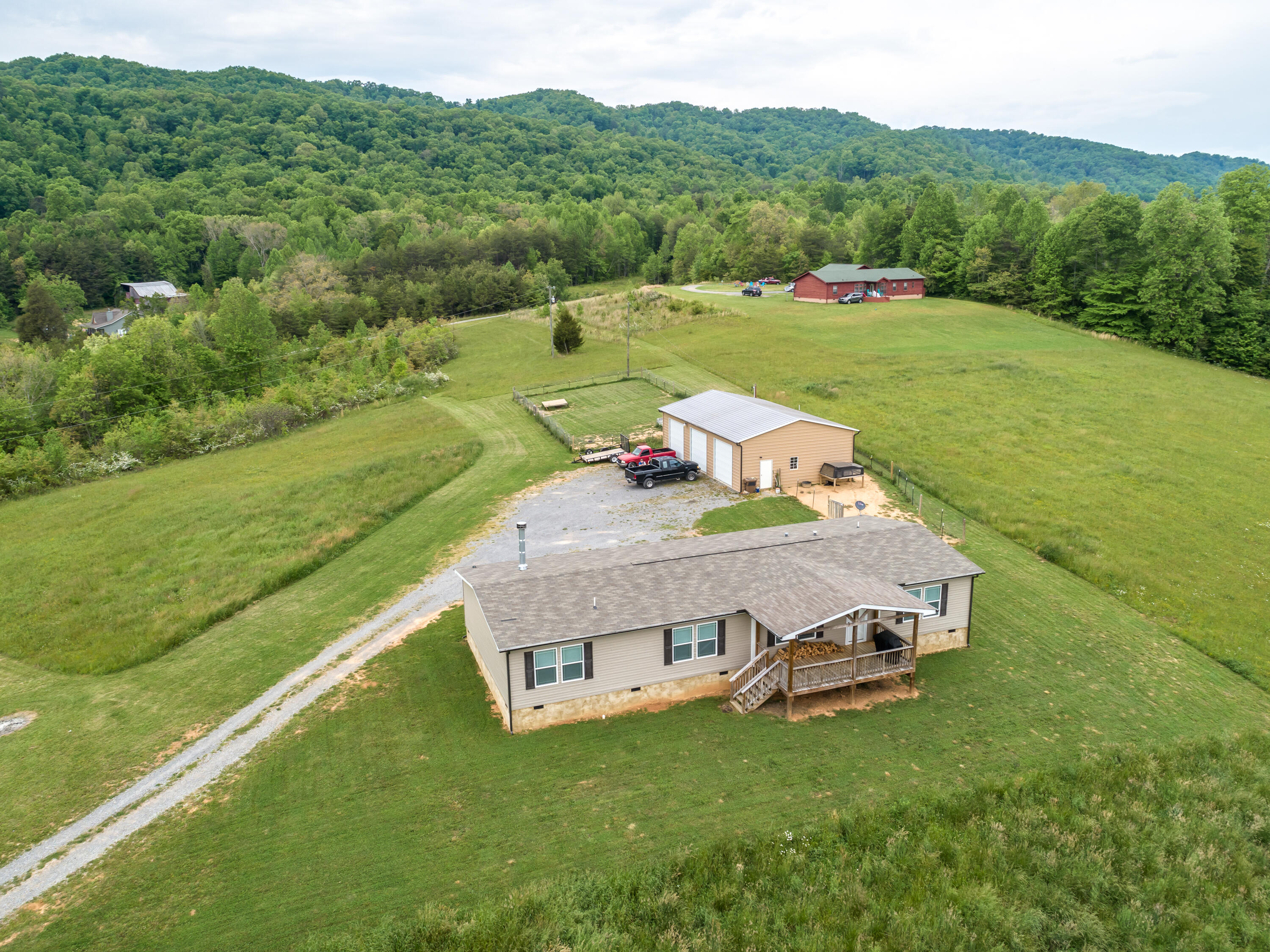 581 Tater Valley Road Luttrell, TN 37779 - Photo 3 of 39 006210517-4-581TaterValleyRdLuttrellTN-S