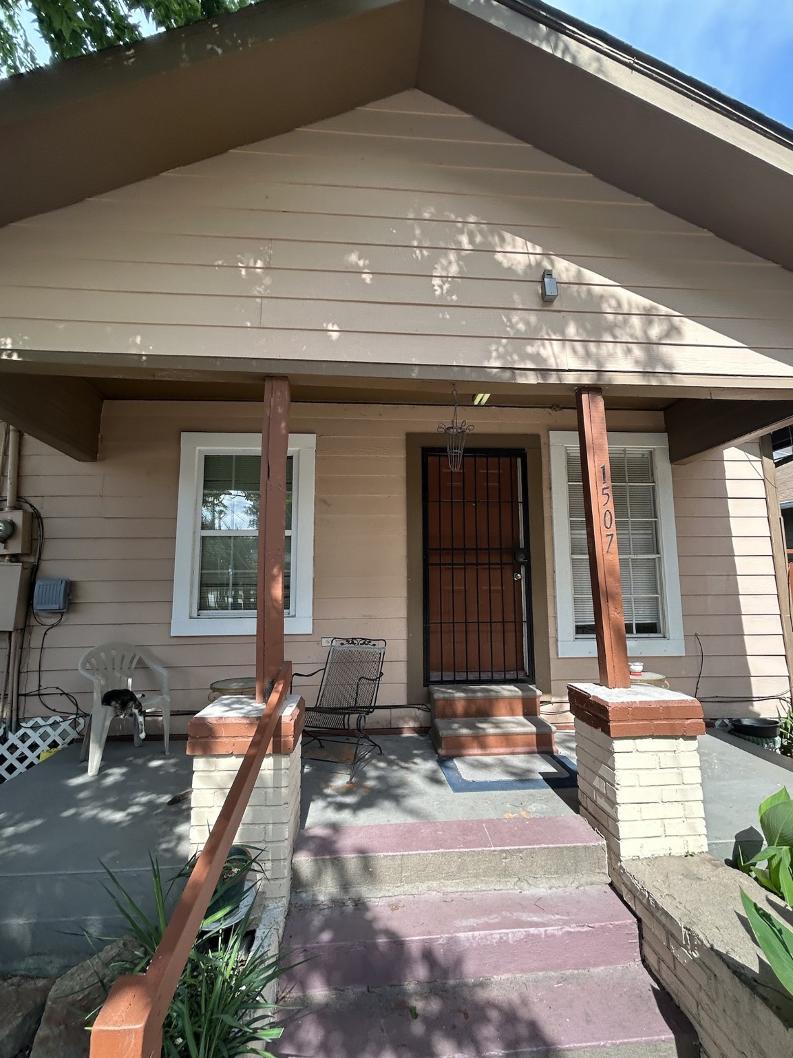 1507 Bonner Street Houston, TX 77007 - Photo 10 of 12 a front view of a house