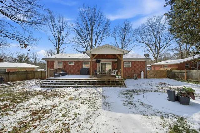 $325,000 | 904 15th Street Northwest, Conover, NC 28613