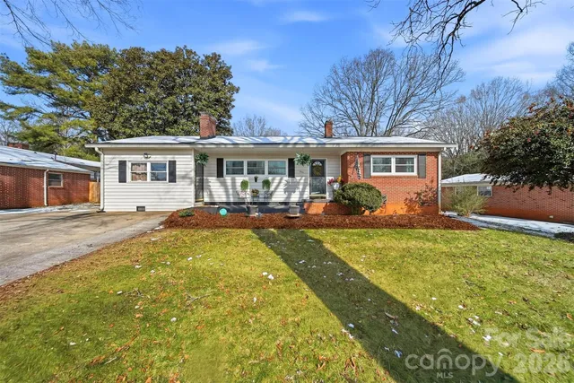 $325,000 | 904 15th Street Northwest, Conover, NC 28613