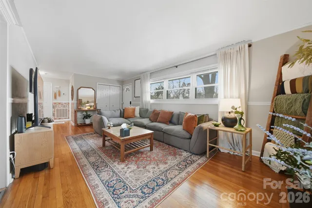 $325,000 | 904 15th Street Northwest, Conover, NC 28613