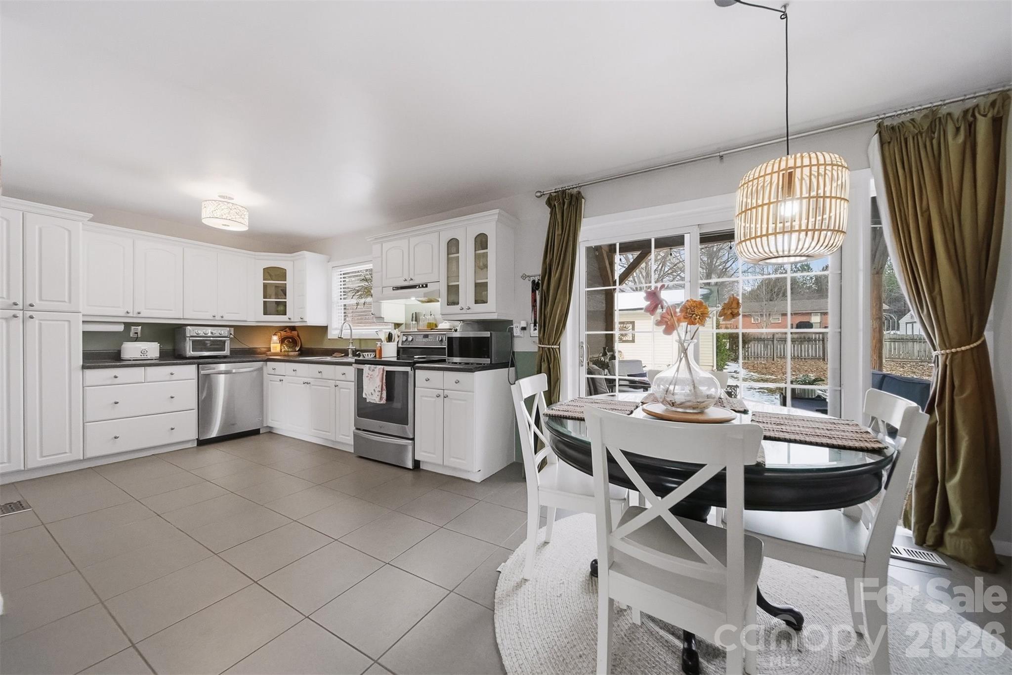 904 15th Street Northwest Conover, NC 28613 - Photo 6 of 27