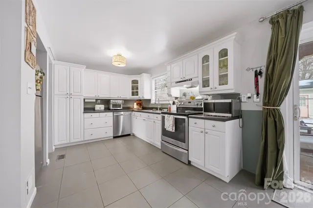 $325,000 | 904 15th Street Northwest, Conover, NC 28613