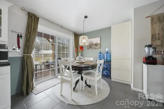 $325,000 | 904 15th Street Northwest, Conover, NC 28613