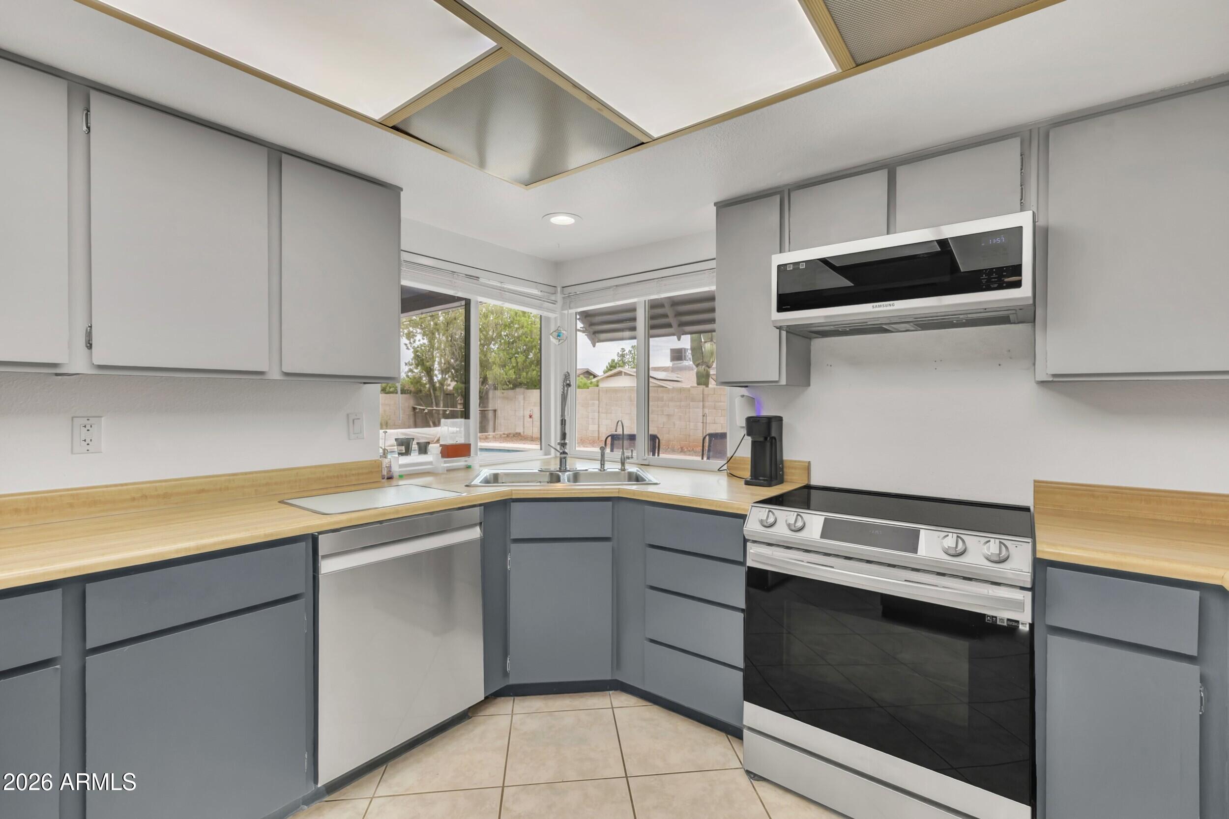 3833 West Phelps Road Phoenix, AZ 85053 - Photo 25 of 55 Kitchen with new appliances