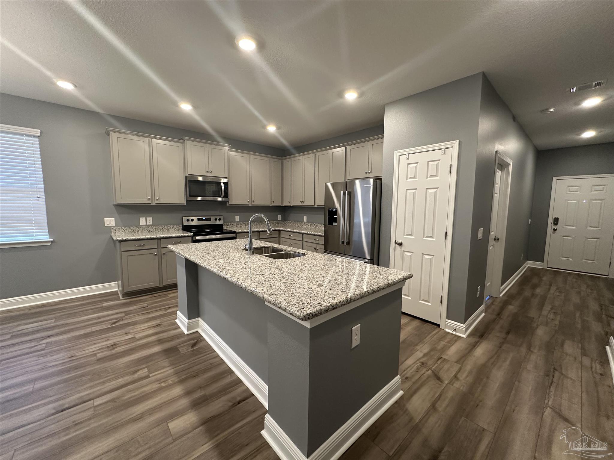 6221 Carson Drive Milton, FL 32570 - Photo 6 of 27