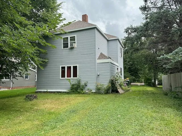 $1,180 | 712 3rd Street Southwest, Willmar, MN 56201