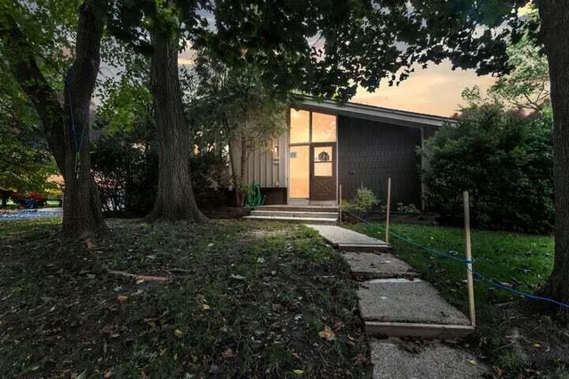 $1,800 | 1422 South River Road, New Berlin, WI 53151