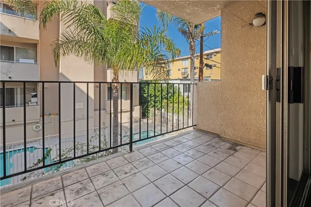 $600,001 | 433 South Manhattan Place, Unit 209, Los Angeles, CA 90020