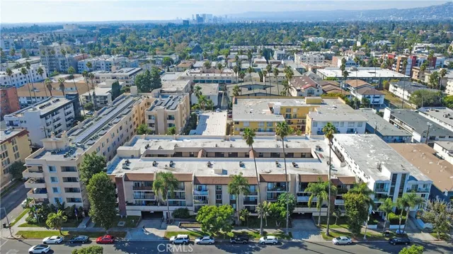 $600,001 | 433 South Manhattan Place, Unit 209, Los Angeles, CA 90020