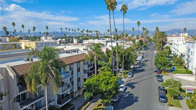 $600,001 | 433 South Manhattan Place, Unit 209, Los Angeles, CA 90020