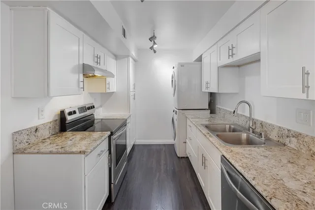 $600,001 | 433 South Manhattan Place, Unit 209, Los Angeles, CA 90020