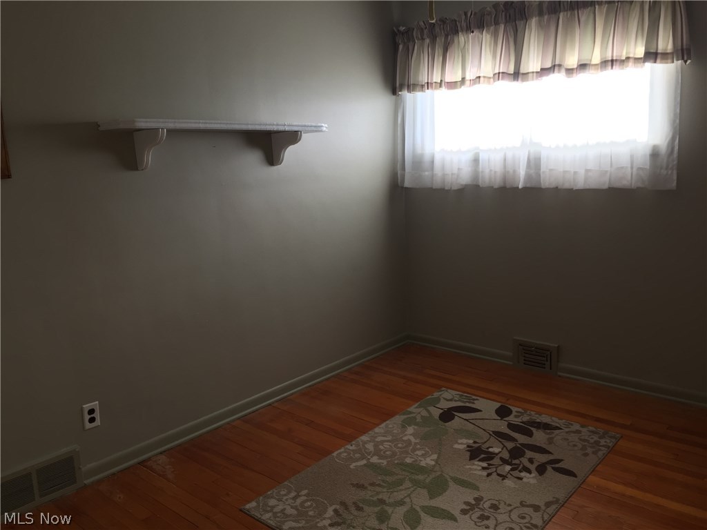 1735 Alcester Road Cleveland, OH 44124 - Photo 8 of 21