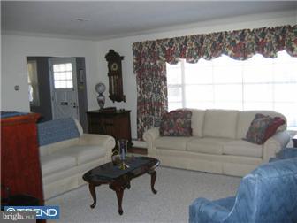 164 Miller Drive Sinking Spring, PA 19608 - Photo 7 of 12 Living Room