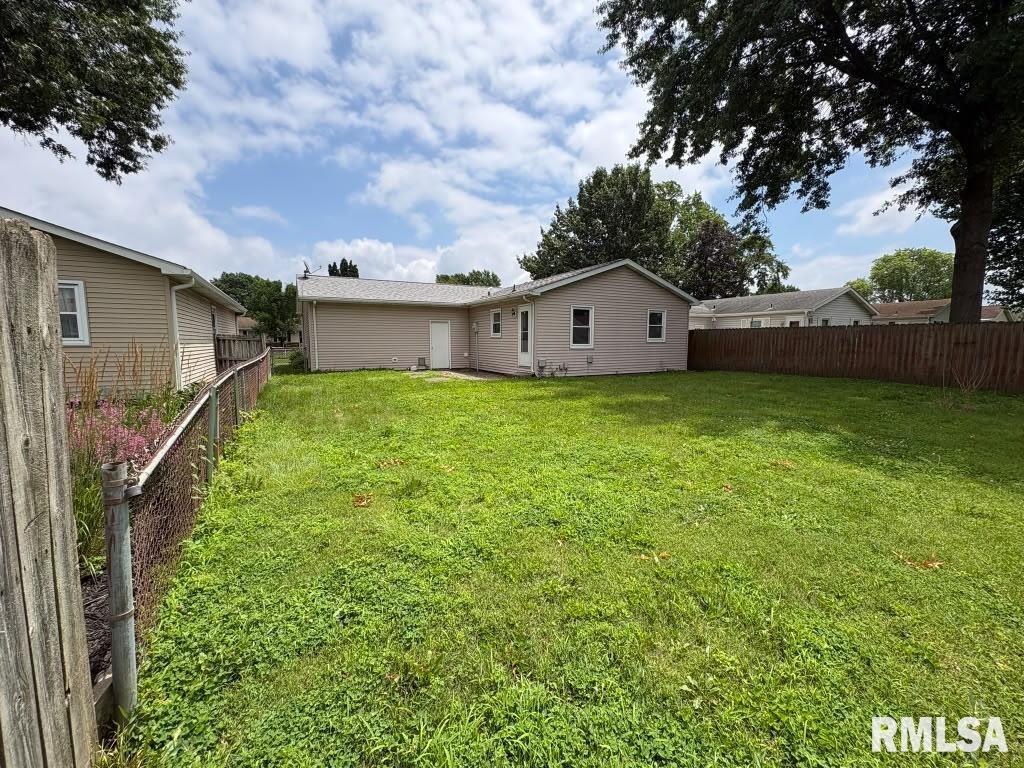 2043 Scarborough Road Springfield, IL 62702 - Photo 29 of 31