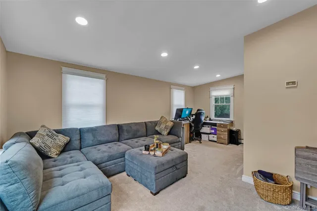 $669,999 | 20 Tulip Road, Kings Park, NY 11754