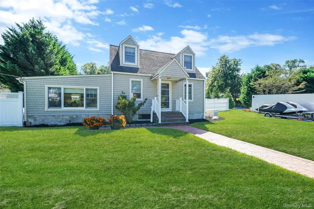 $669,999 | 20 Tulip Road, Kings Park, NY 11754