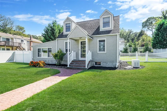 $669,999 | 20 Tulip Road, Kings Park, NY 11754