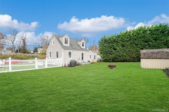 $669,999 | 20 Tulip Road, Kings Park, NY 11754