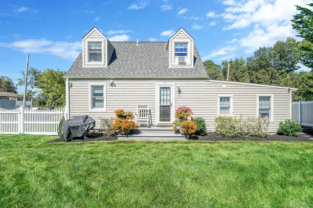 $669,999 | 20 Tulip Road, Kings Park, NY 11754