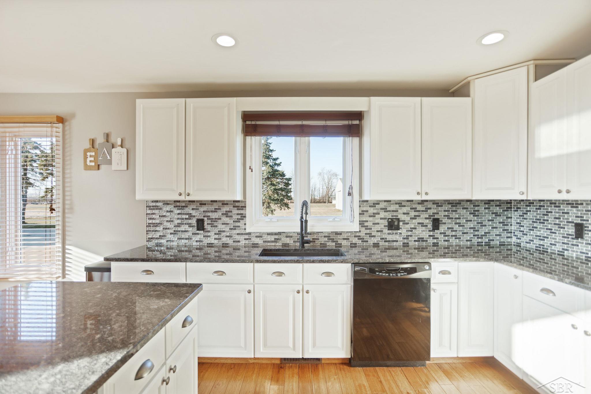 4637 Hackett Road Saginaw, MI 48603 - Photo 13 of 77 50134540-0840a043-7080-45e7-88f9-8ef26a673cd4.JPG