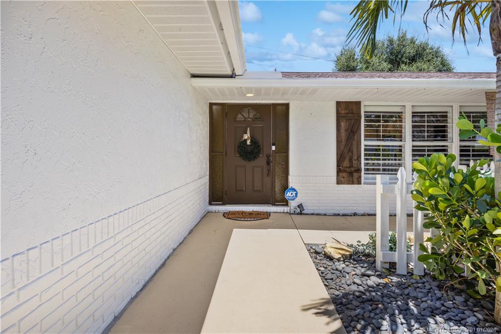 2916 Southeast Paramount Place Stuart, FL 34997 - Photo 5 of 38 a front view of a house