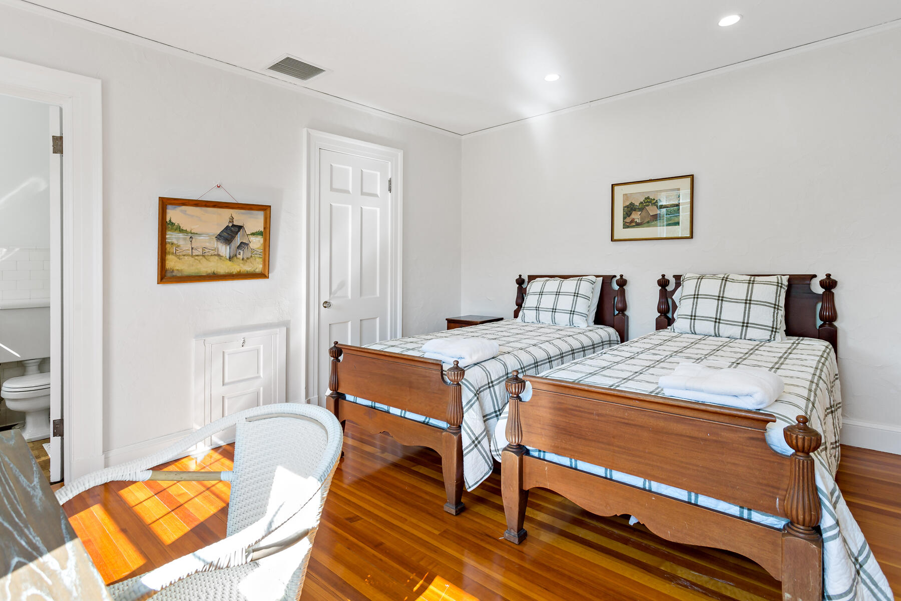 122 Gansett Road Woods Hole, MA 02543 - Photo 26 of 48 055_122Gansett_062726