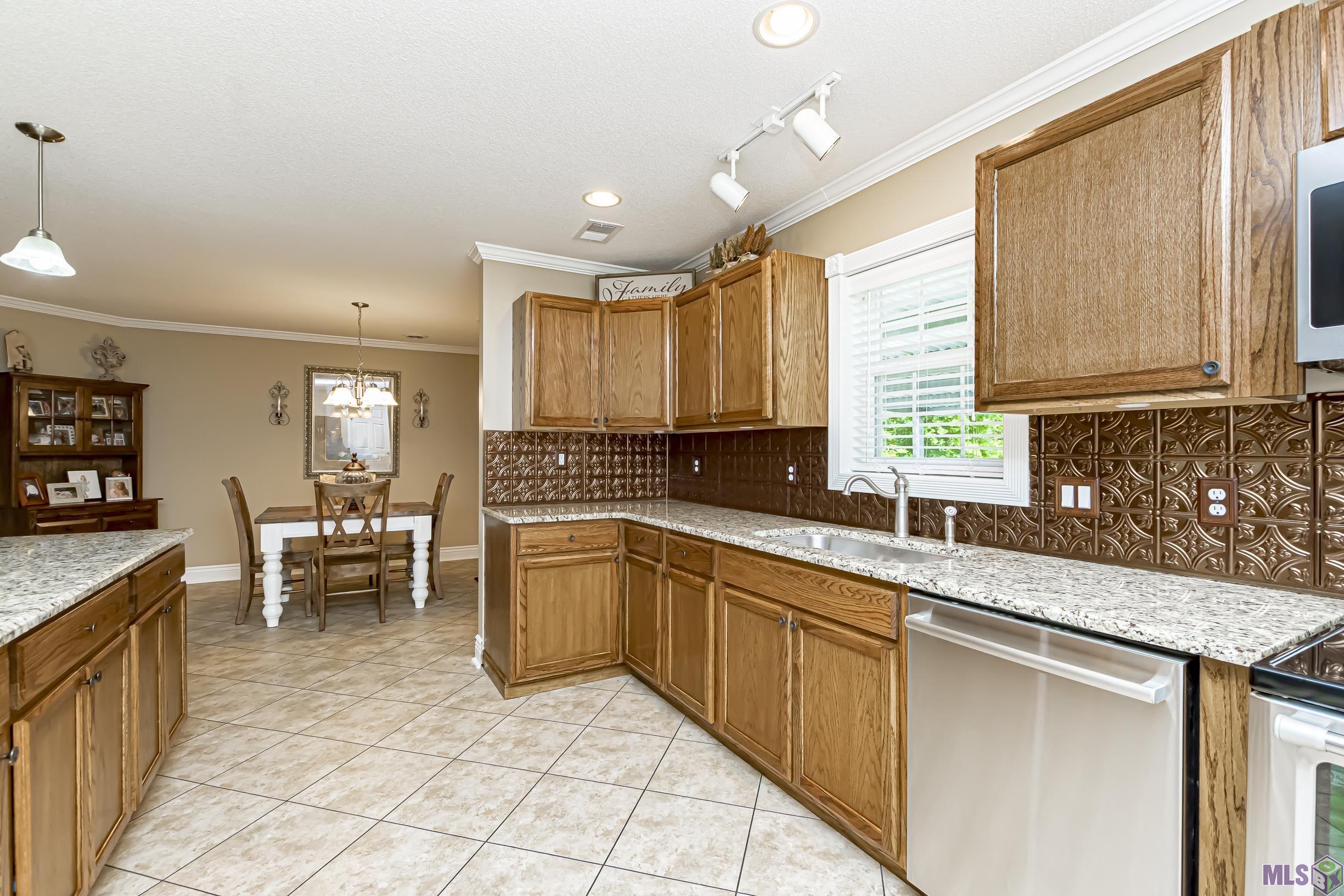 45048 Roux Road Prairieville, LA 70769 - Photo 10 of 28 Gallery Image 10
