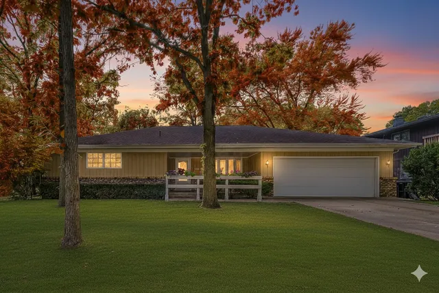 $398,000 | 900 Ruth Drive, Elgin, IL 60123