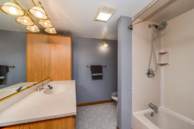 $398,000 | 900 Ruth Drive, Elgin, IL 60123