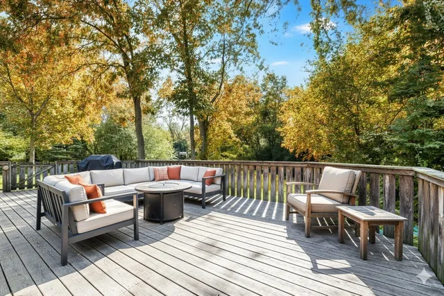 $398,000 | 900 Ruth Drive, Elgin, IL 60123