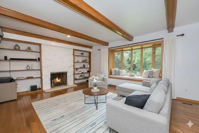 $398,000 | 900 Ruth Drive, Elgin, IL 60123