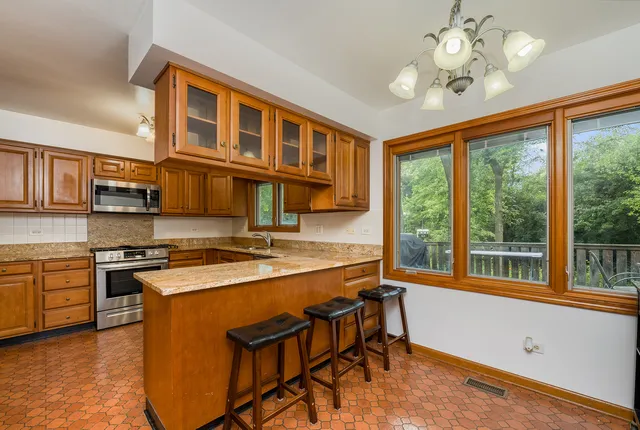 $398,000 | 900 Ruth Drive, Elgin, IL 60123