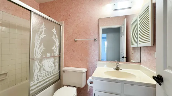 $425,000 | 28 Montgomery Lane, Vernon Hills, IL 60061
