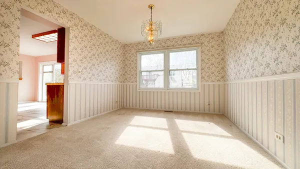 $425,000 | 28 Montgomery Lane, Vernon Hills, IL 60061