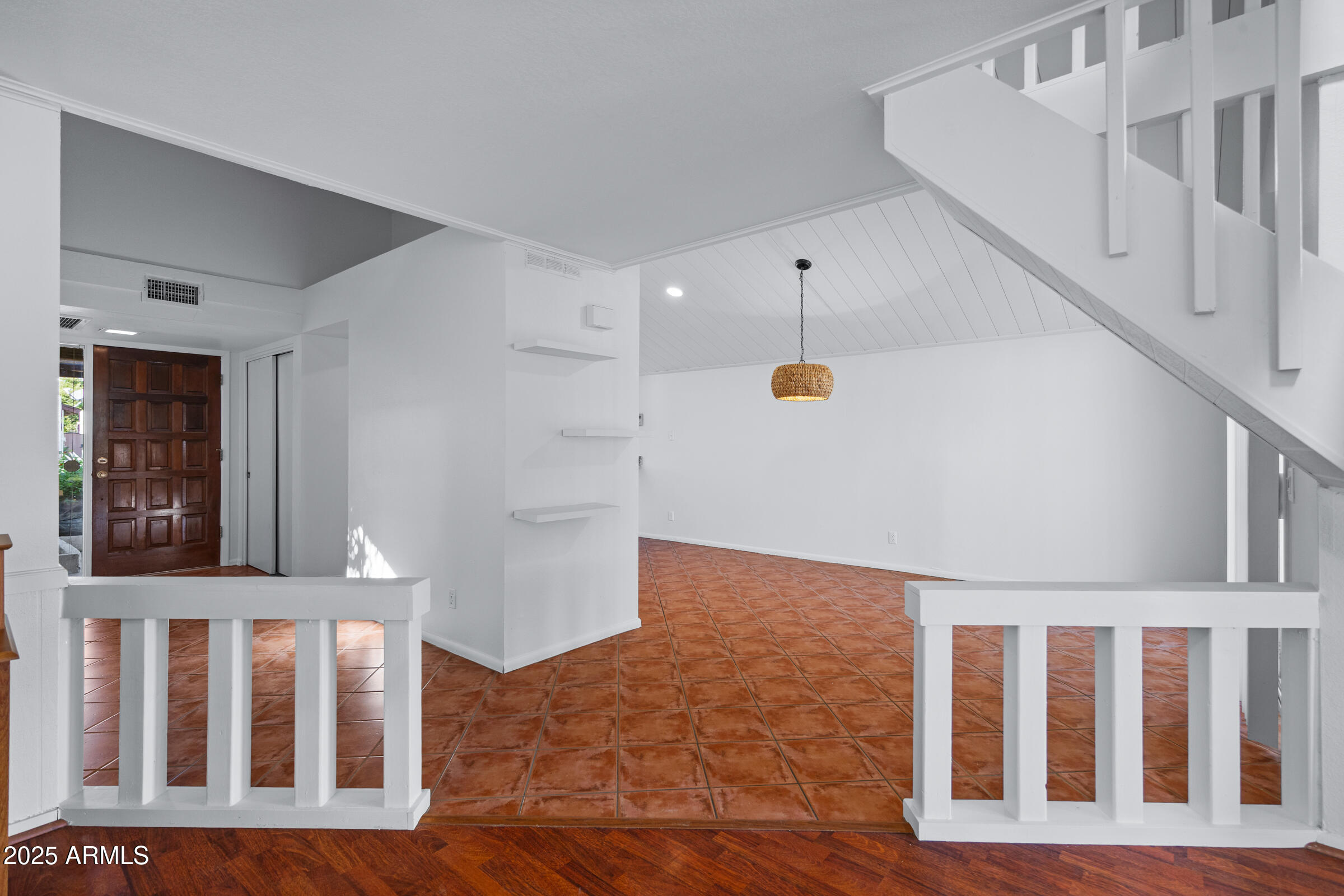 2911 West Cholla Street Phoenix, AZ 85029 - Photo 14 of 43 2911 W Cholla St-19