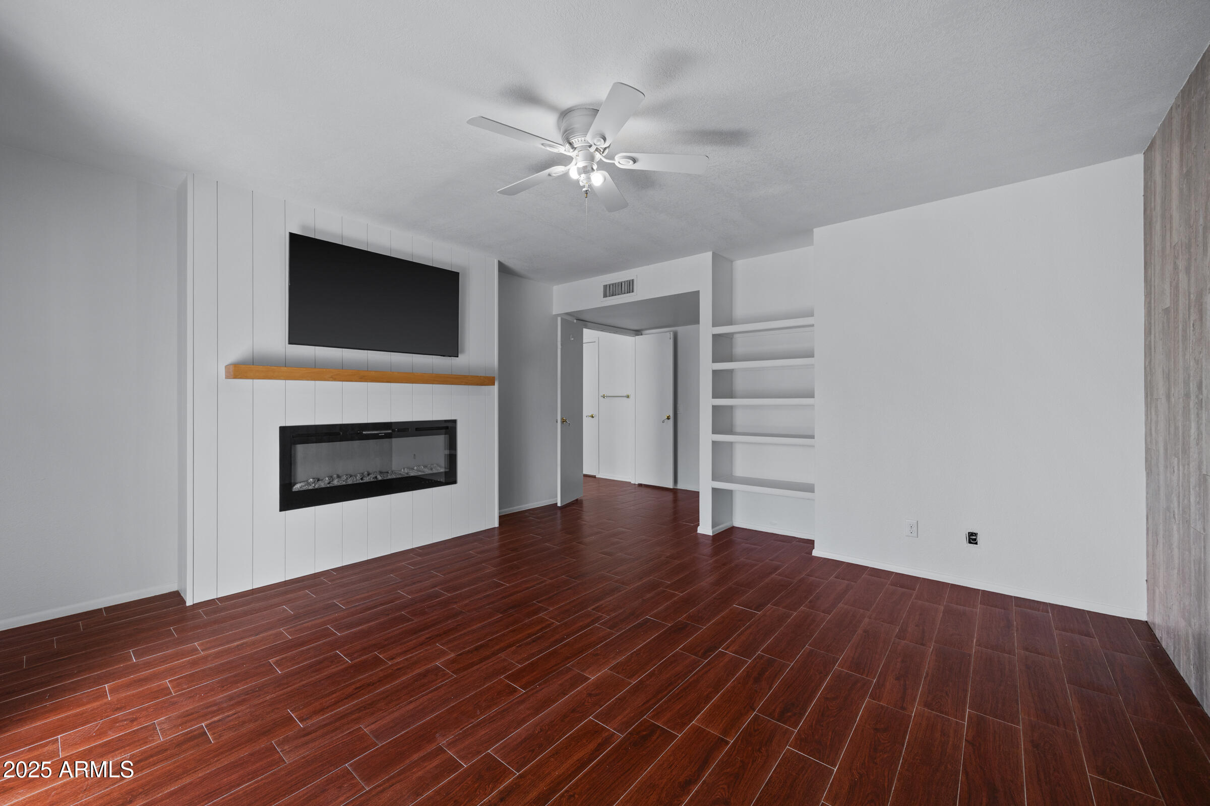 2911 West Cholla Street Phoenix, AZ 85029 - Photo 23 of 43 Master bedroom
