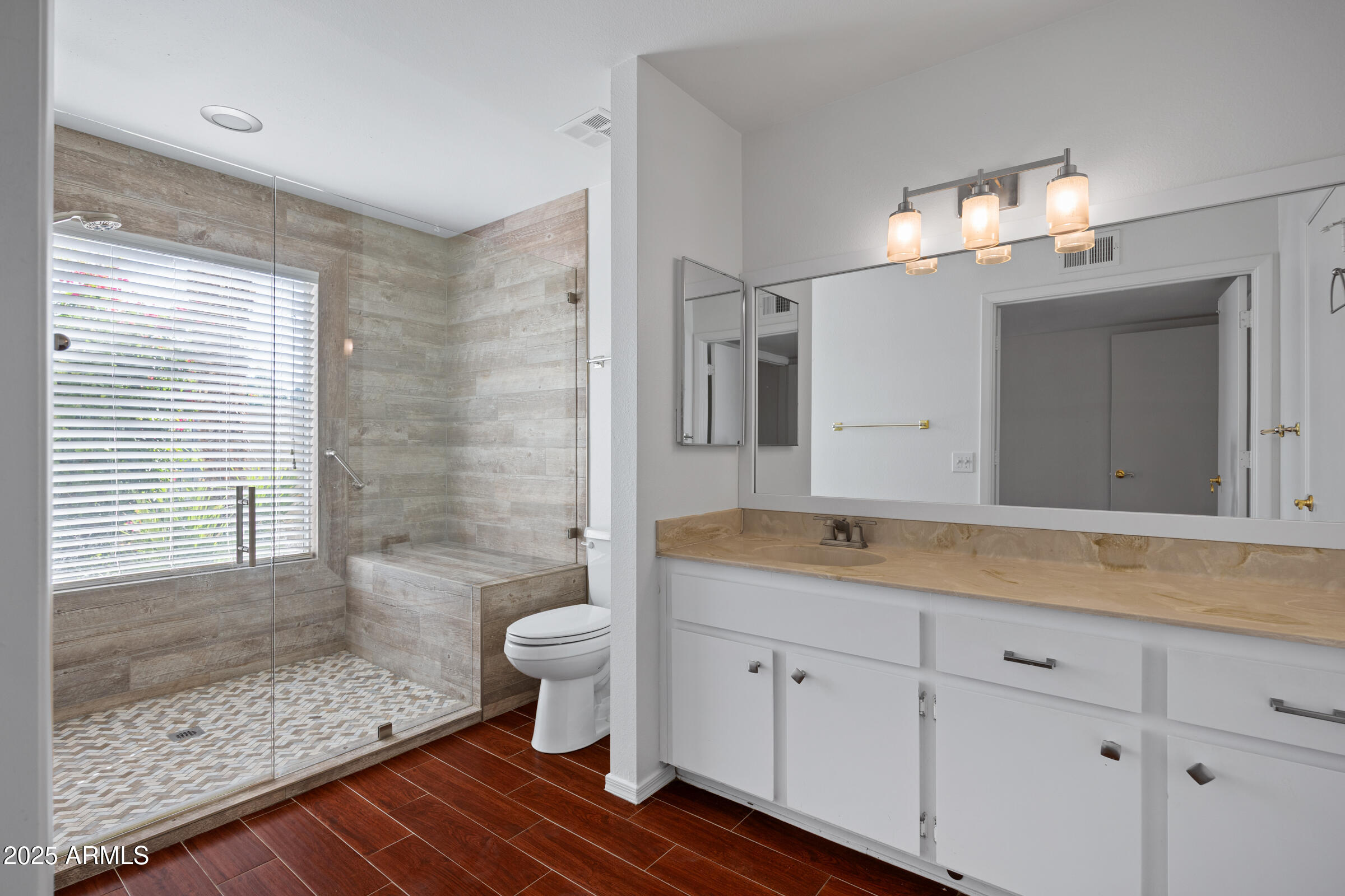 2911 West Cholla Street Phoenix, AZ 85029 - Photo 24 of 43 Primary Bathroom