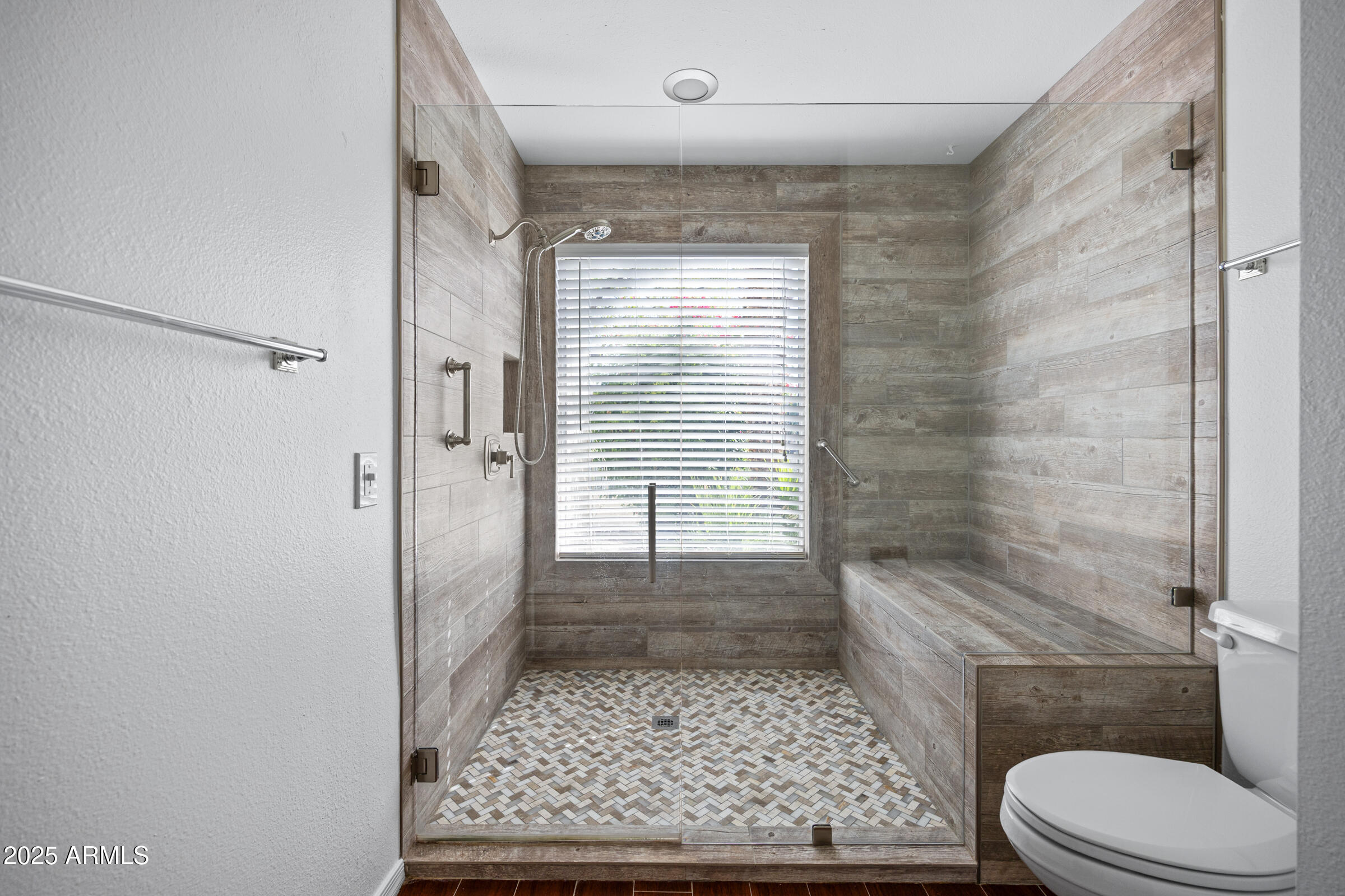 2911 West Cholla Street Phoenix, AZ 85029 - Photo 25 of 43 Primary Shower