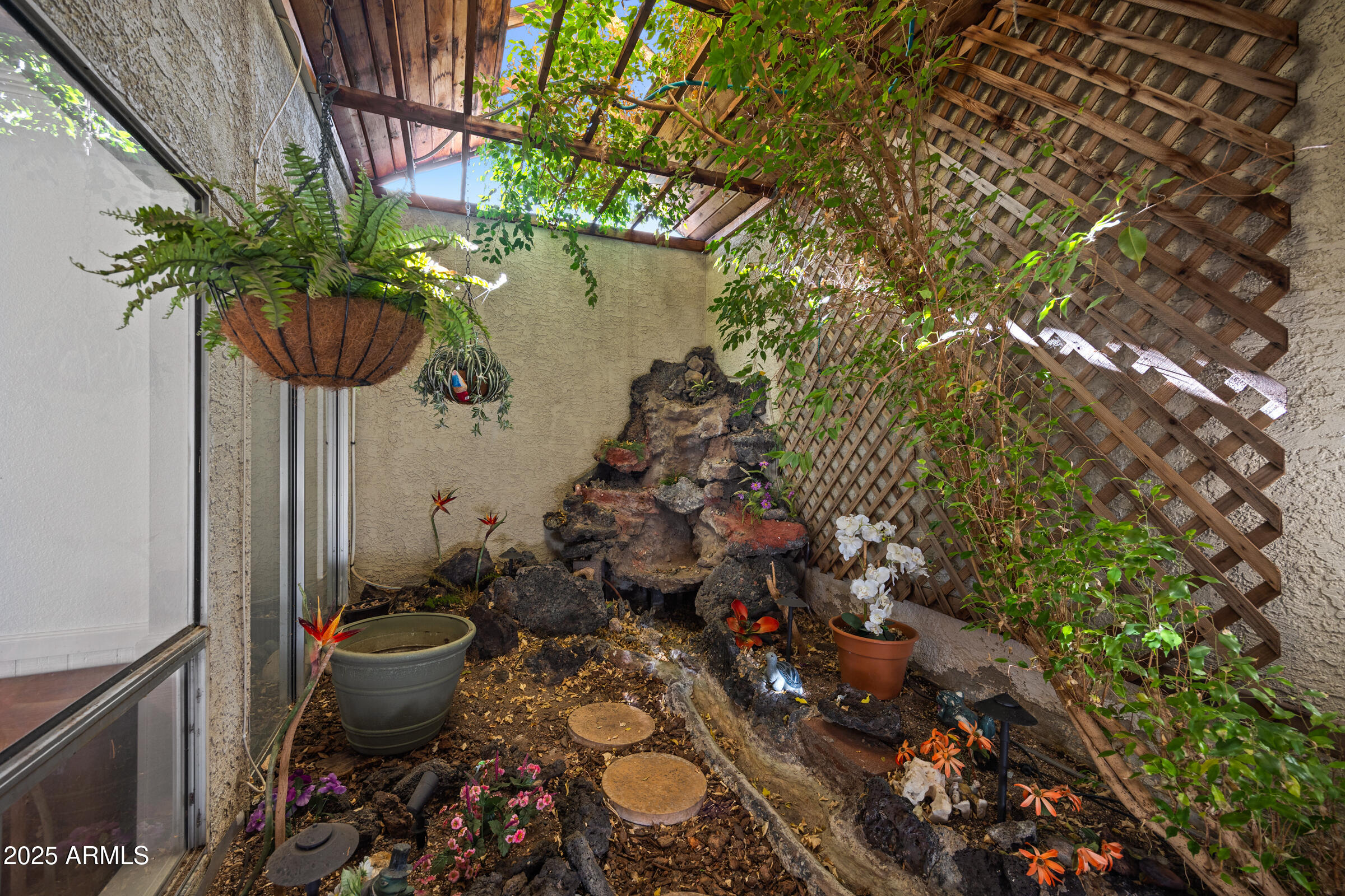 2911 West Cholla Street Phoenix, AZ 85029 - Photo 26 of 43 Outdoor Garden