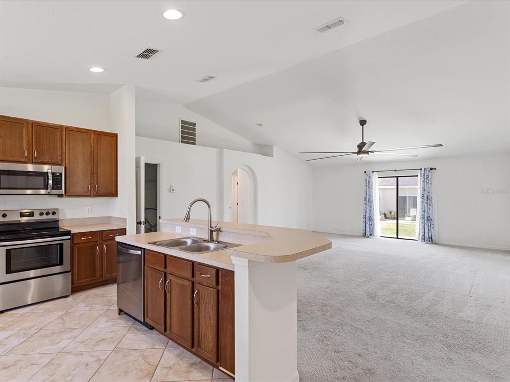 630 Valencia Court Dundee, FL 33838 - Photo 2 of 24