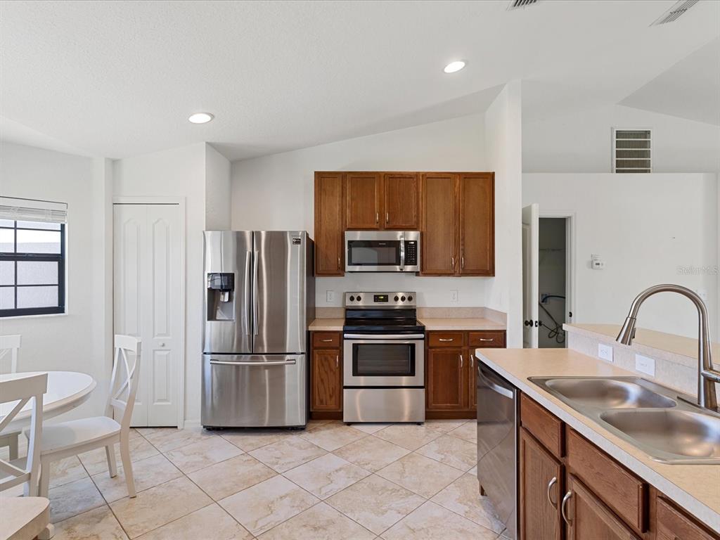 630 Valencia Court Dundee, FL 33838 - Photo 4 of 24