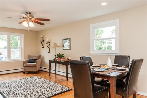 185 Redlands Street Springfield, MA 01104 - Photo 11 of 28 a workspace with furniture and window