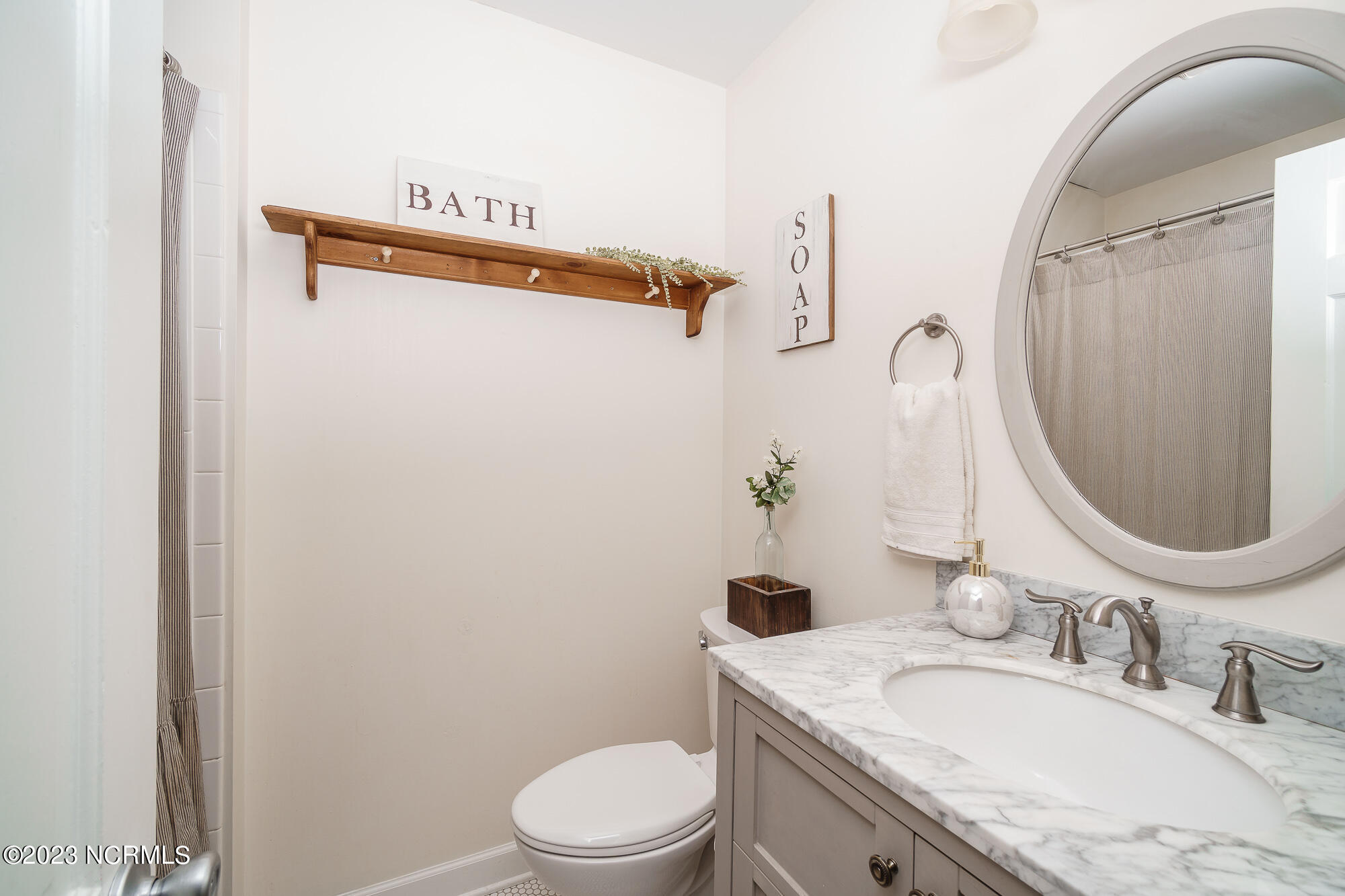 4200 Country Club Road Morehead City, NC 28557 - Photo 30 of 42 Hall Bathroom upstairs