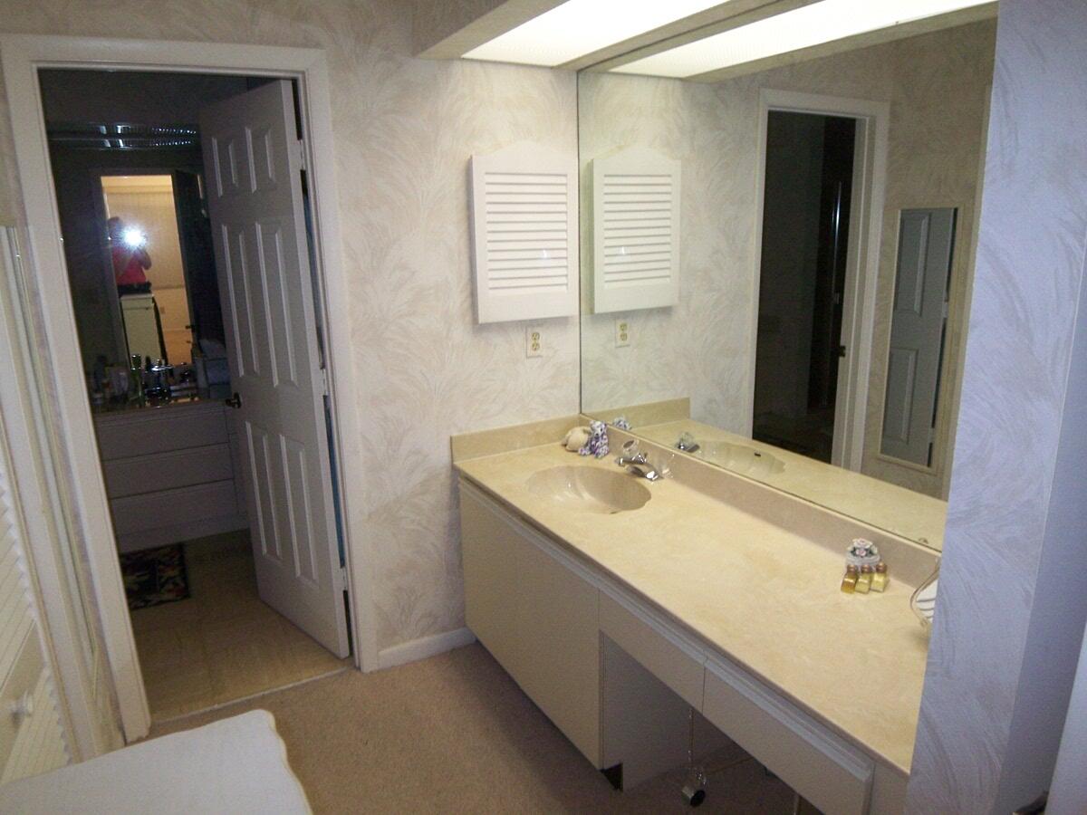 7472 La Paz Boulevard, Unit 205 Boca Raton, FL 33433 - Photo 12 of 14 master bathroom