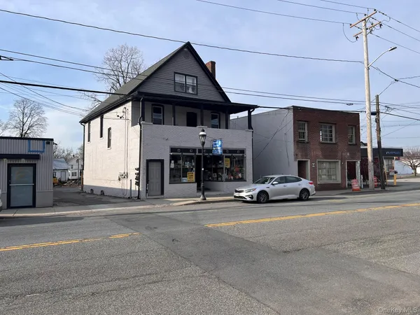 $1,450 | 824 Main Street, Unit 2R, Poughkeepsie, NY 12603