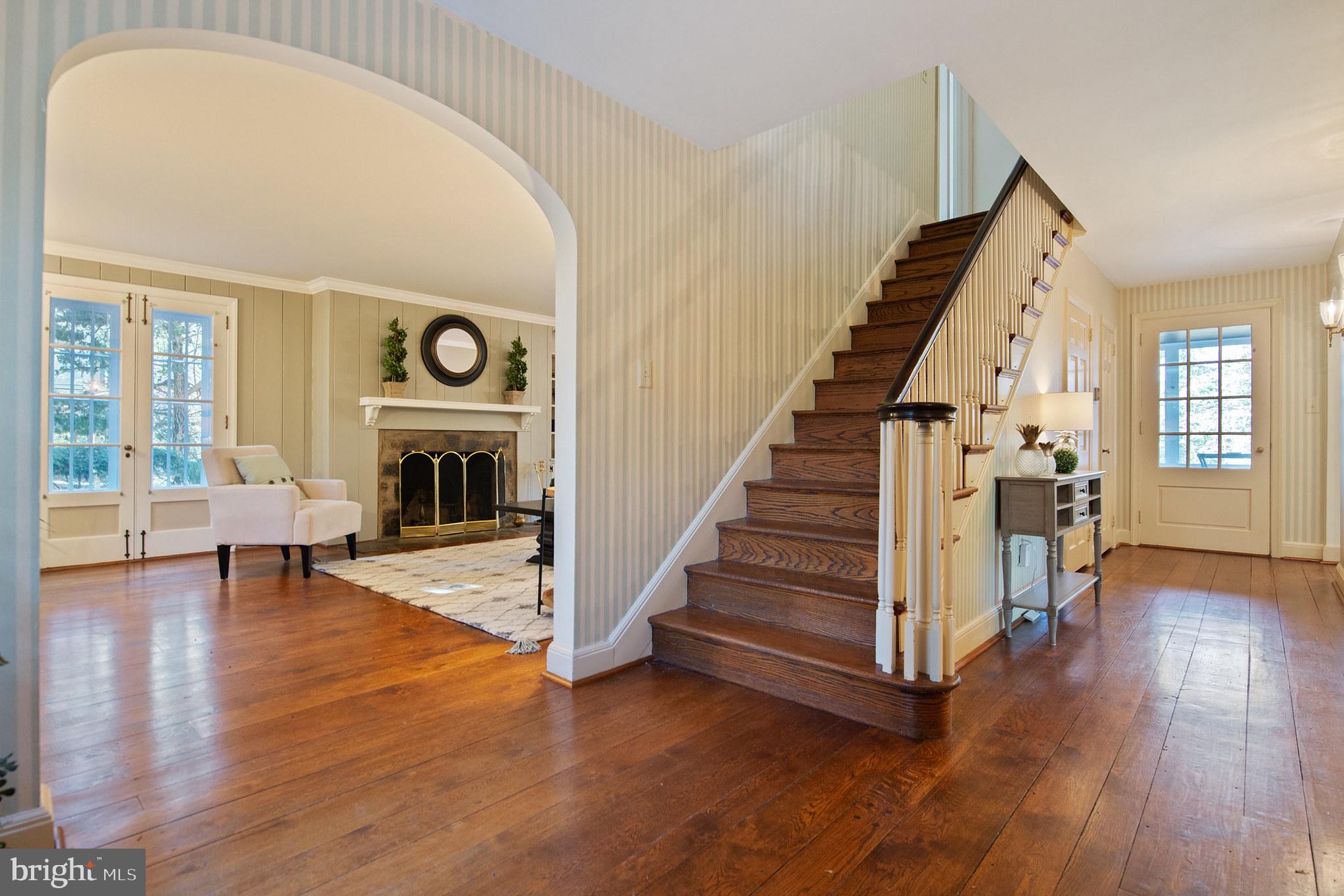 19 Brookside Road Wallingford, PA 19086 - Photo 2 of 21 Spacious Center Hall