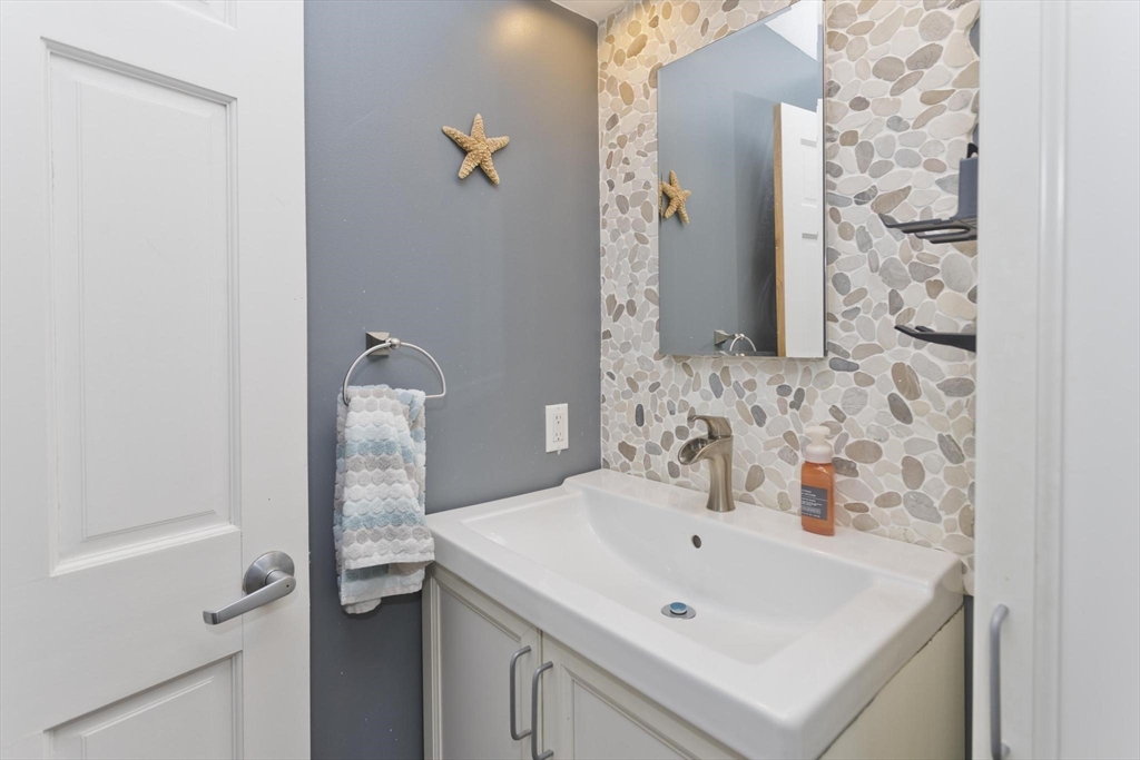 433 Nassau Drive, Unit 433 Springfield, MA 01129 - Photo 31 of 41 a bathroom with a sink and mirror