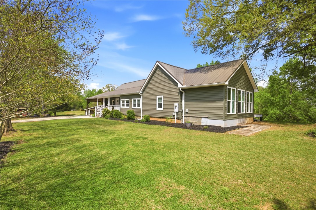 199 Williams Farm Road Westminster, SC 29693 - Photo 35 of 47 This charming home features a verdant lawn and a spacious porch, offering tranquil outdoor living.