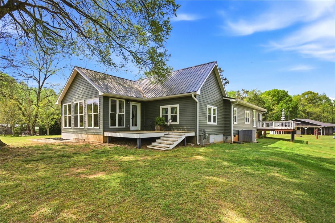 199 Williams Farm Road Westminster, SC 29693 - Photo 38 of 47 This charming residence features an expansive yard, perfect for outdoor living and entertaining.